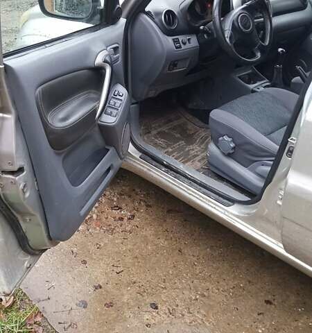 Серый Тойота РАВ 4, объемом двигателя 2 л и пробегом 186 тыс. км за 5800 $, фото 8 на Automoto.ua