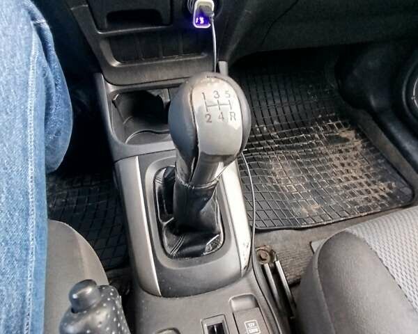 Серый Тойота РАВ 4, объемом двигателя 2 л и пробегом 300 тыс. км за 4200 $, фото 6 на Automoto.ua