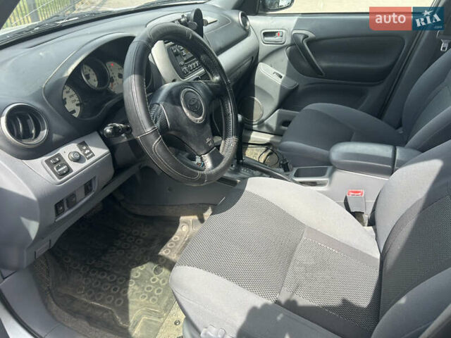 Серый Тойота РАВ 4, объемом двигателя 2 л и пробегом 377 тыс. км за 6500 $, фото 5 на Automoto.ua