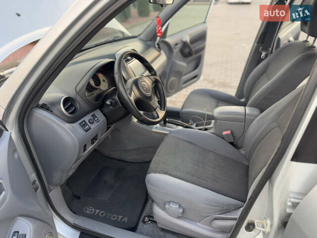 Серый Тойота РАВ 4, объемом двигателя 2 л и пробегом 180 тыс. км за 7000 $, фото 30 на Automoto.ua