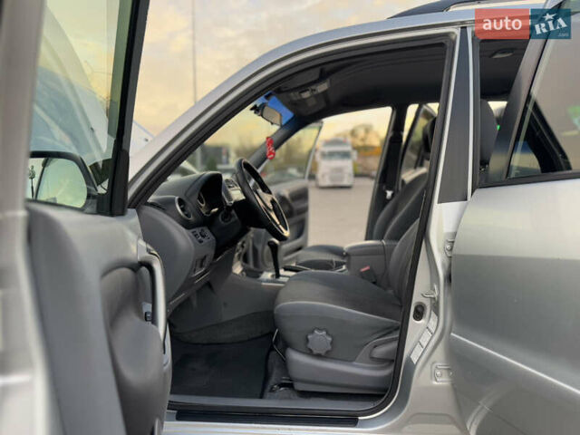 Серый Тойота РАВ 4, объемом двигателя 2 л и пробегом 180 тыс. км за 7000 $, фото 29 на Automoto.ua