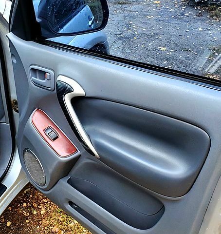 Серый Тойота РАВ 4, объемом двигателя 2 л и пробегом 230 тыс. км за 5850 $, фото 2 на Automoto.ua