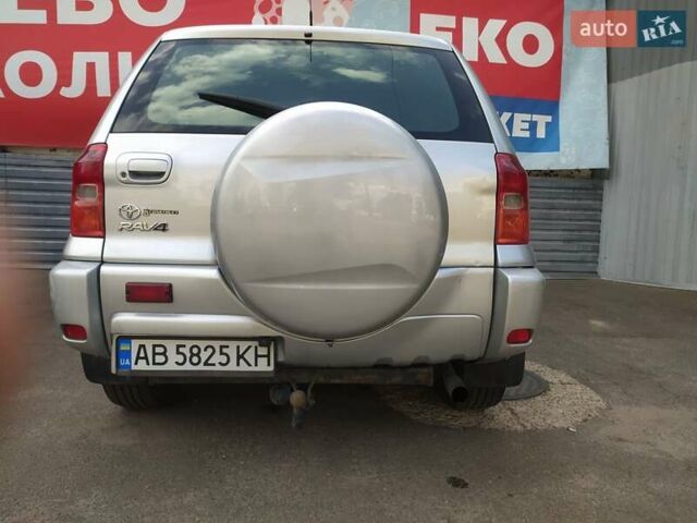 Серый Тойота РАВ 4, объемом двигателя 2 л и пробегом 240 тыс. км за 7000 $, фото 4 на Automoto.ua