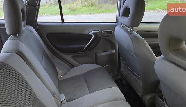 Сірий Тойота РАВ 4, об'ємом двигуна 2 л та пробігом 340 тис. км за 5555 $, фото 12 на Automoto.ua