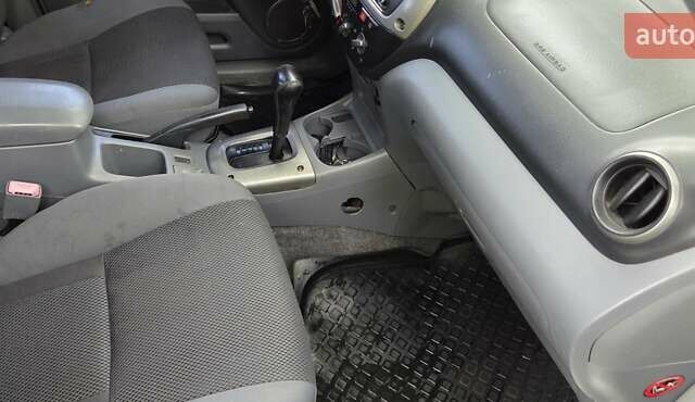 Сірий Тойота РАВ 4, об'ємом двигуна 2 л та пробігом 340 тис. км за 5555 $, фото 9 на Automoto.ua