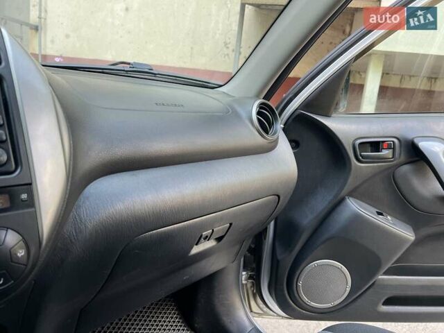 Серый Тойота РАВ 4, объемом двигателя 2 л и пробегом 153 тыс. км за 7200 $, фото 8 на Automoto.ua