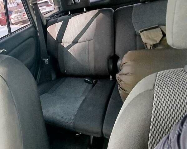 Серый Тойота РАВ 4, объемом двигателя 2 л и пробегом 300 тыс. км за 4200 $, фото 9 на Automoto.ua