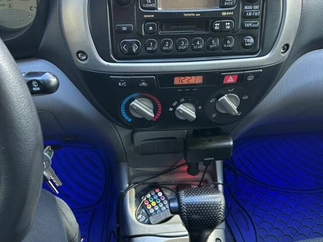 Серый Тойота РАВ 4, объемом двигателя 2 л и пробегом 198 тыс. км за 7000 $, фото 7 на Automoto.ua