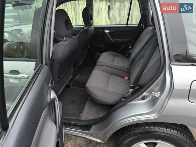 Серый Тойота РАВ 4, объемом двигателя 2 л и пробегом 130 тыс. км за 6800 $, фото 20 на Automoto.ua