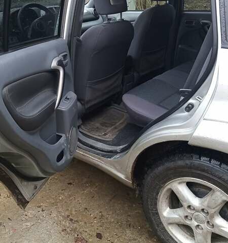 Серый Тойота РАВ 4, объемом двигателя 2 л и пробегом 186 тыс. км за 5800 $, фото 6 на Automoto.ua