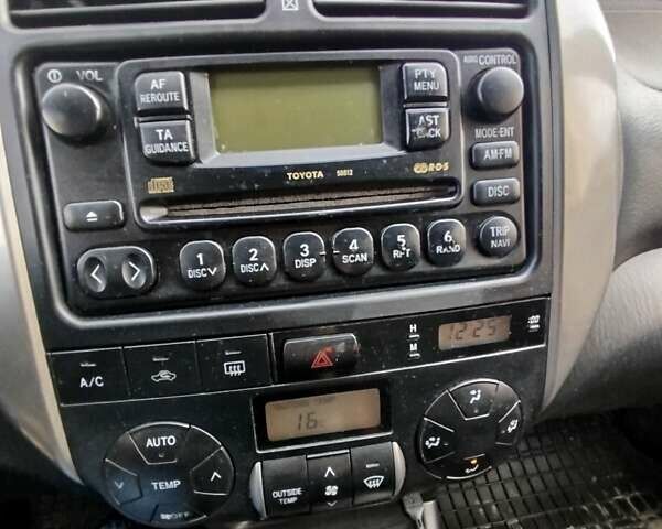 Серый Тойота РАВ 4, объемом двигателя 2 л и пробегом 300 тыс. км за 4200 $, фото 7 на Automoto.ua