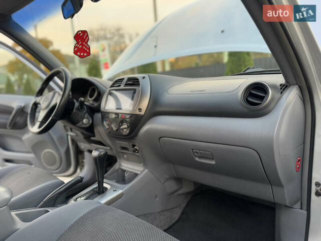 Серый Тойота РАВ 4, объемом двигателя 2 л и пробегом 180 тыс. км за 7000 $, фото 38 на Automoto.ua