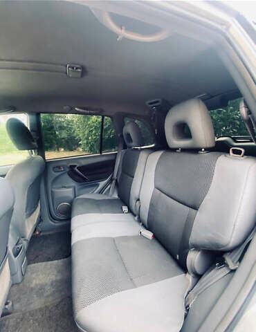 Серый Тойота РАВ 4, объемом двигателя 2 л и пробегом 306 тыс. км за 6800 $, фото 13 на Automoto.ua