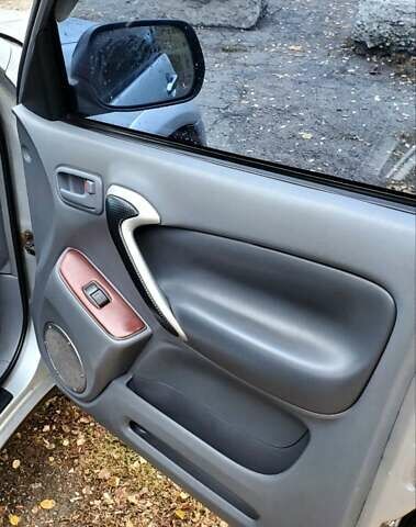 Серый Тойота РАВ 4, объемом двигателя 2 л и пробегом 325 тыс. км за 5999 $, фото 8 на Automoto.ua