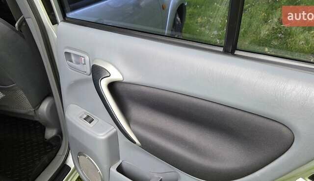 Сірий Тойота РАВ 4, об'ємом двигуна 2 л та пробігом 340 тис. км за 5555 $, фото 13 на Automoto.ua