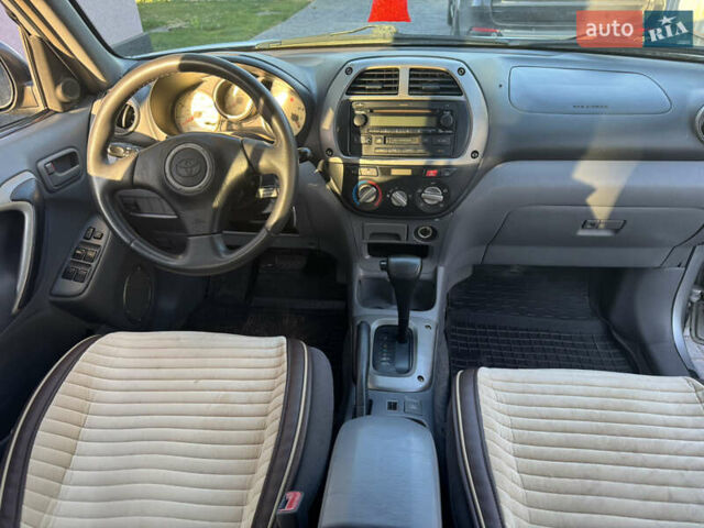 Серый Тойота РАВ 4, объемом двигателя 2 л и пробегом 275 тыс. км за 6450 $, фото 9 на Automoto.ua