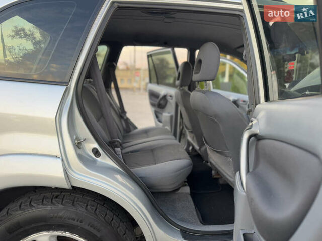 Серый Тойота РАВ 4, объемом двигателя 2 л и пробегом 180 тыс. км за 7000 $, фото 36 на Automoto.ua