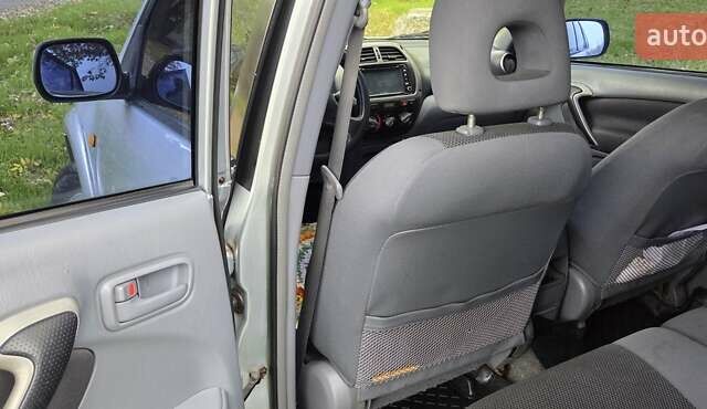 Сірий Тойота РАВ 4, об'ємом двигуна 2 л та пробігом 340 тис. км за 5555 $, фото 14 на Automoto.ua