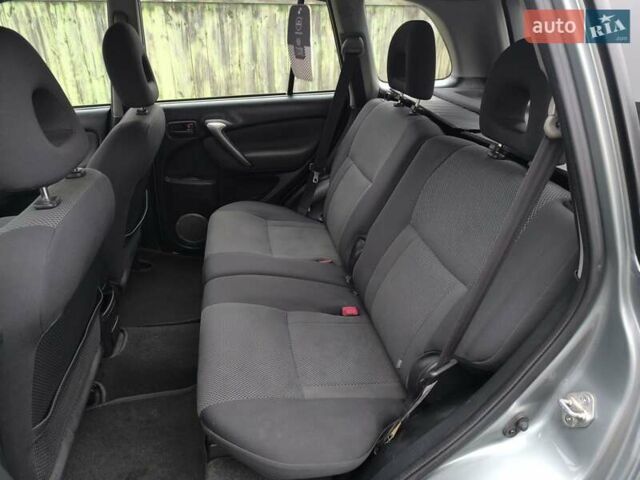 Серый Тойота РАВ 4, объемом двигателя 2 л и пробегом 130 тыс. км за 6800 $, фото 19 на Automoto.ua