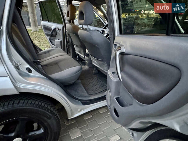 Сірий Тойота РАВ 4, об'ємом двигуна 2 л та пробігом 198 тис. км за 6999 $, фото 14 на Automoto.ua