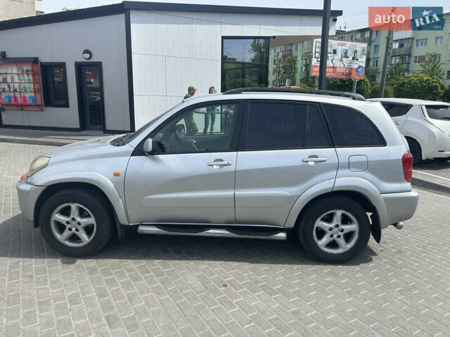 Серый Тойота РАВ 4, объемом двигателя 2 л и пробегом 377 тыс. км за 6500 $, фото 3 на Automoto.ua