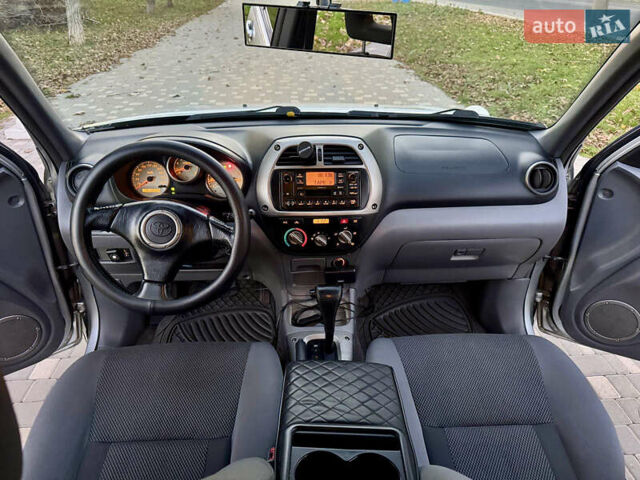 Сірий Тойота РАВ 4, об'ємом двигуна 2 л та пробігом 198 тис. км за 6999 $, фото 26 на Automoto.ua