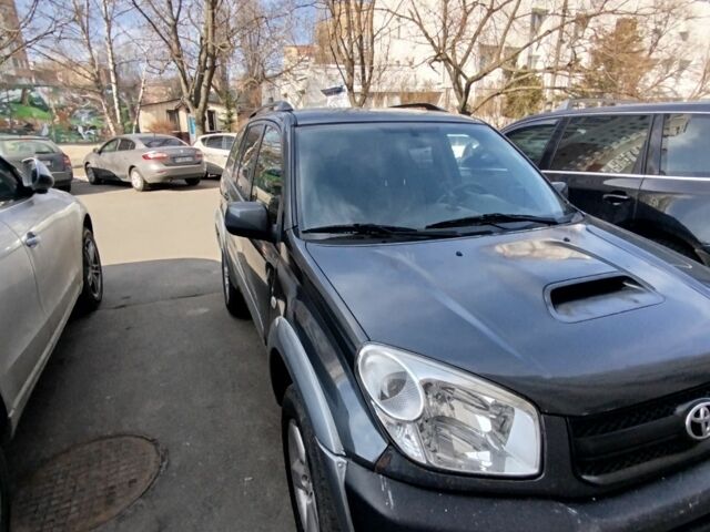 Серый Тойота РАВ 4, объемом двигателя 2 л и пробегом 300 тыс. км за 4100 $, фото 1 на Automoto.ua