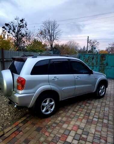 Серый Тойота РАВ 4, объемом двигателя 2 л и пробегом 325 тыс. км за 5999 $, фото 3 на Automoto.ua