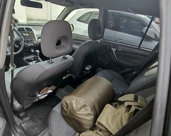 Серый Тойота РАВ 4, объемом двигателя 2 л и пробегом 300 тыс. км за 4200 $, фото 5 на Automoto.ua