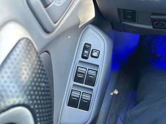 Серый Тойота РАВ 4, объемом двигателя 2 л и пробегом 198 тыс. км за 7000 $, фото 6 на Automoto.ua