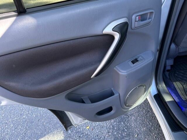 Серый Тойота РАВ 4, объемом двигателя 2 л и пробегом 198 тыс. км за 7000 $, фото 9 на Automoto.ua