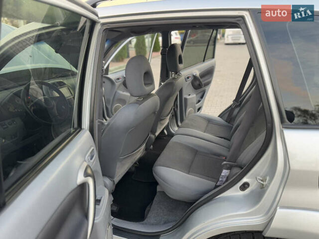 Серый Тойота РАВ 4, объемом двигателя 2 л и пробегом 180 тыс. км за 7000 $, фото 27 на Automoto.ua