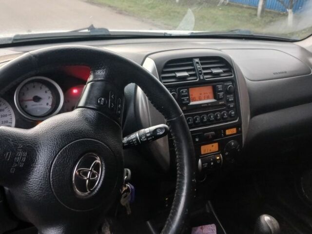 Серый Тойота РАВ 4, объемом двигателя 2 л и пробегом 280 тыс. км за 5900 $, фото 3 на Automoto.ua