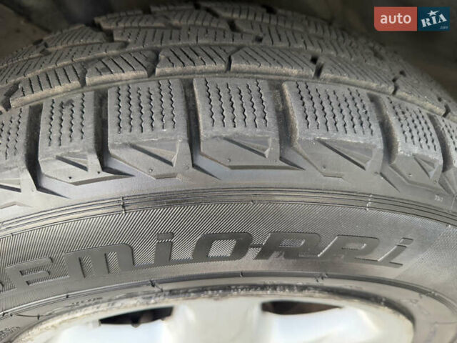 Серый Тойота РАВ 4, объемом двигателя 2 л и пробегом 180 тыс. км за 7000 $, фото 49 на Automoto.ua