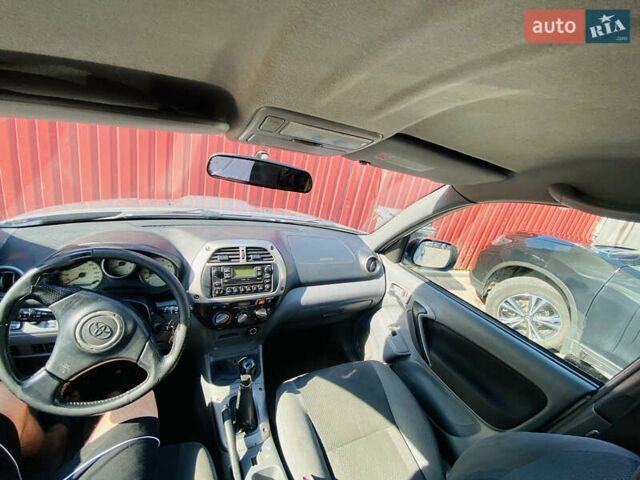 Серый Тойота РАВ 4, объемом двигателя 2 л и пробегом 306 тыс. км за 6800 $, фото 14 на Automoto.ua