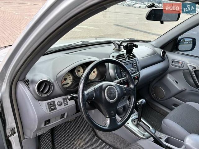 Серый Тойота РАВ 4, объемом двигателя 2 л и пробегом 223 тыс. км за 7000 $, фото 34 на Automoto.ua
