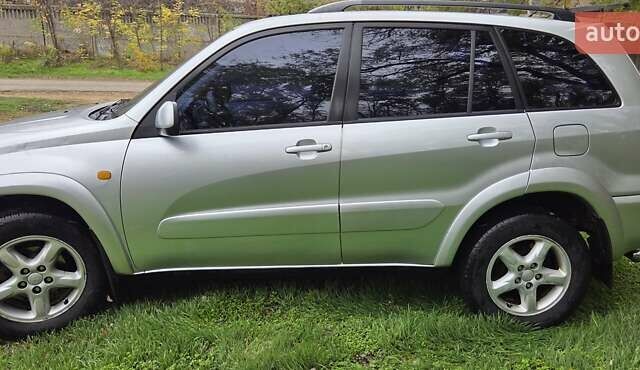 Сірий Тойота РАВ 4, об'ємом двигуна 2 л та пробігом 340 тис. км за 5555 $, фото 1 на Automoto.ua