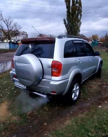 Серый Тойота РАВ 4, объемом двигателя 2 л и пробегом 325 тыс. км за 5999 $, фото 1 на Automoto.ua