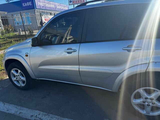 Серый Тойота РАВ 4, объемом двигателя 2 л и пробегом 359 тыс. км за 3800 $, фото 2 на Automoto.ua
