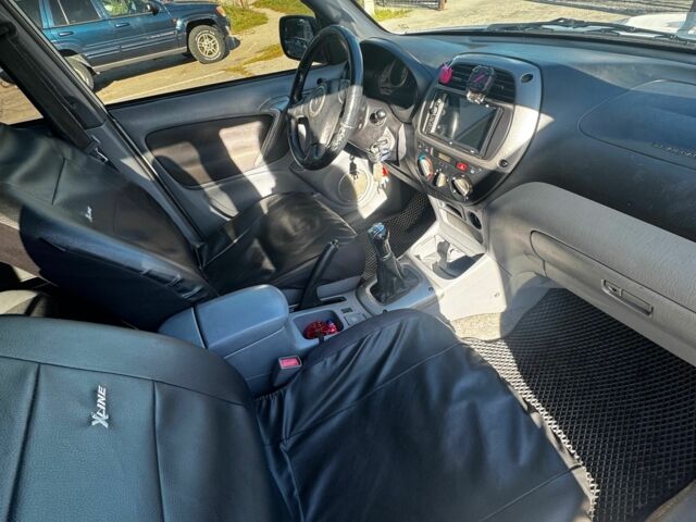 Серый Тойота РАВ 4, объемом двигателя 2 л и пробегом 359 тыс. км за 3800 $, фото 5 на Automoto.ua