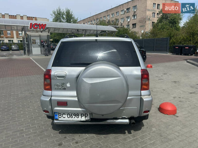 Серый Тойота РАВ 4, объемом двигателя 2 л и пробегом 377 тыс. км за 6500 $, фото 2 на Automoto.ua