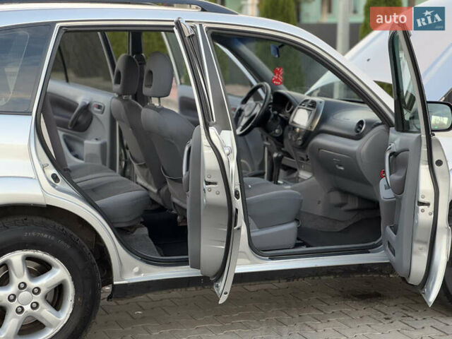 Серый Тойота РАВ 4, объемом двигателя 2 л и пробегом 180 тыс. км за 7000 $, фото 35 на Automoto.ua