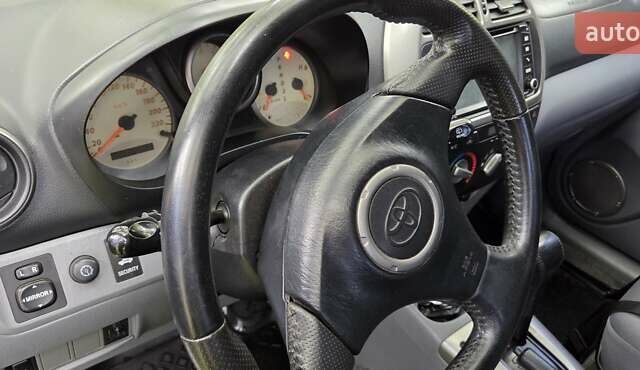 Сірий Тойота РАВ 4, об'ємом двигуна 2 л та пробігом 340 тис. км за 5555 $, фото 16 на Automoto.ua