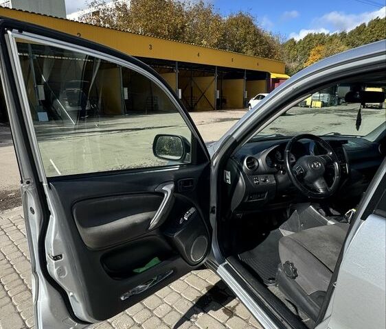 Серый Тойота РАВ 4, объемом двигателя 2 л и пробегом 290 тыс. км за 4600 $, фото 23 на Automoto.ua