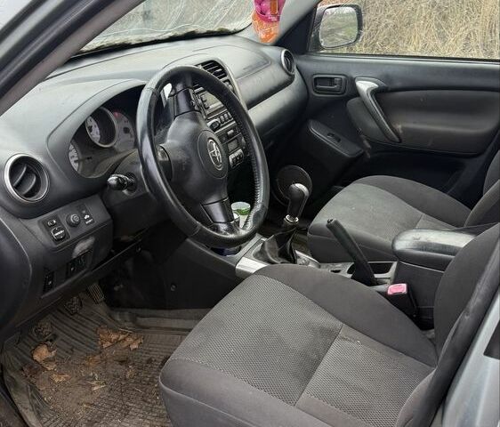 Серый Тойота РАВ 4, объемом двигателя 2 л и пробегом 365 тыс. км за 3500 $, фото 6 на Automoto.ua