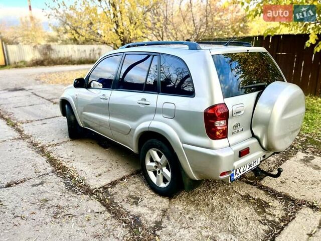 Серый Тойота РАВ 4, объемом двигателя 2 л и пробегом 173 тыс. км за 7900 $, фото 3 на Automoto.ua