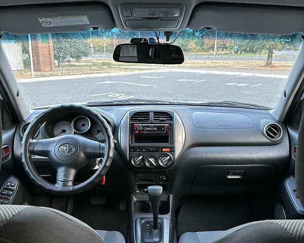 Серый Тойота РАВ 4, объемом двигателя 2 л и пробегом 180 тыс. км за 7900 $, фото 7 на Automoto.ua