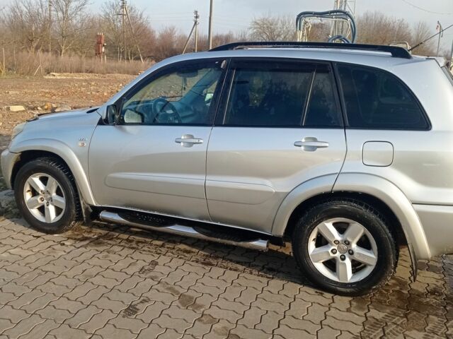 Серый Тойота РАВ 4, объемом двигателя 2 л и пробегом 266 тыс. км за 6900 $, фото 2 на Automoto.ua