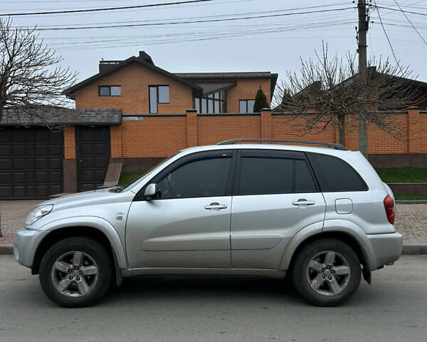 Серый Тойота РАВ 4, объемом двигателя 2 л и пробегом 300 тыс. км за 7000 $, фото 2 на Automoto.ua