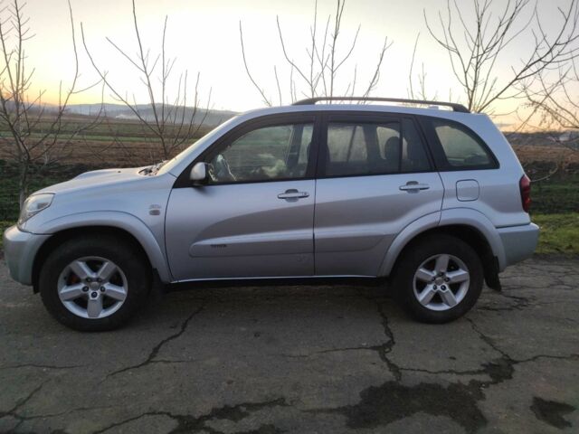 Серый Тойота РАВ 4, объемом двигателя 2 л и пробегом 320 тыс. км за 3800 $, фото 2 на Automoto.ua